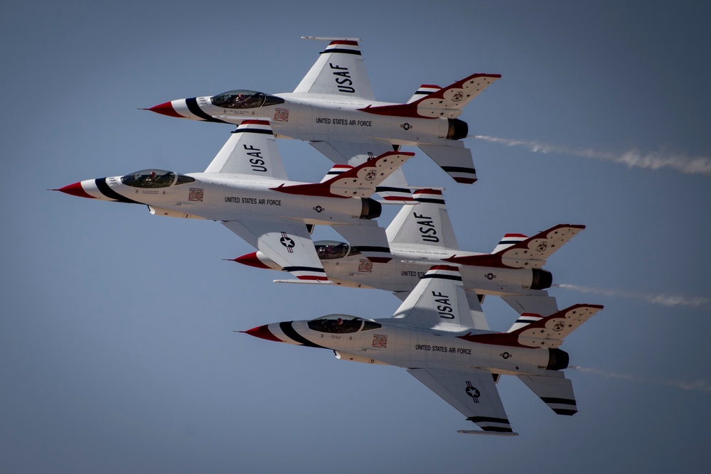 Thunderbirds headline Holloman Air Show