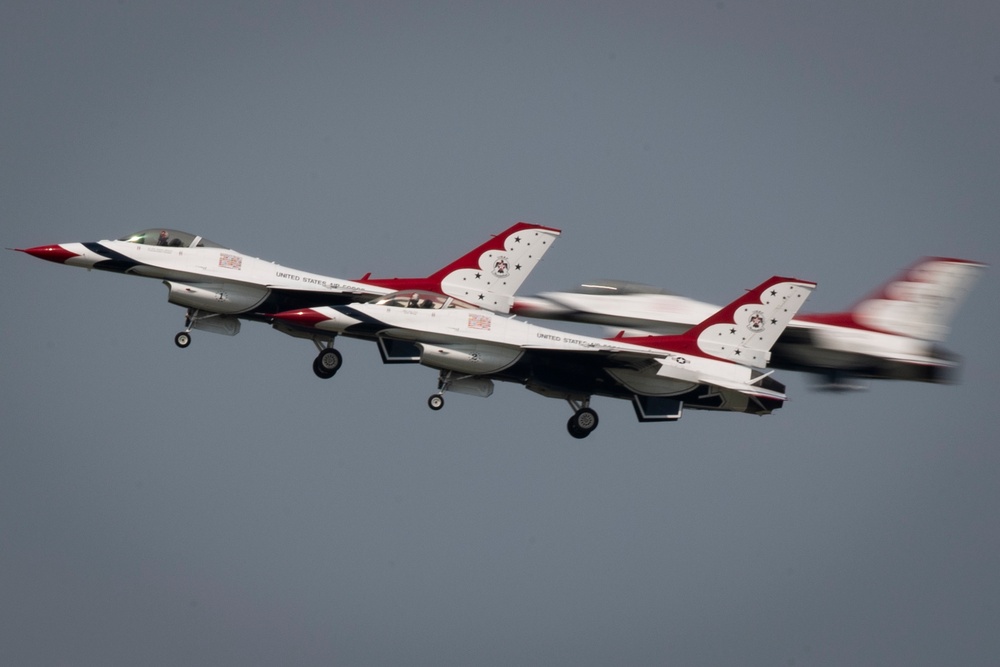 Thunderbirds, Blue Angels duo over Dover