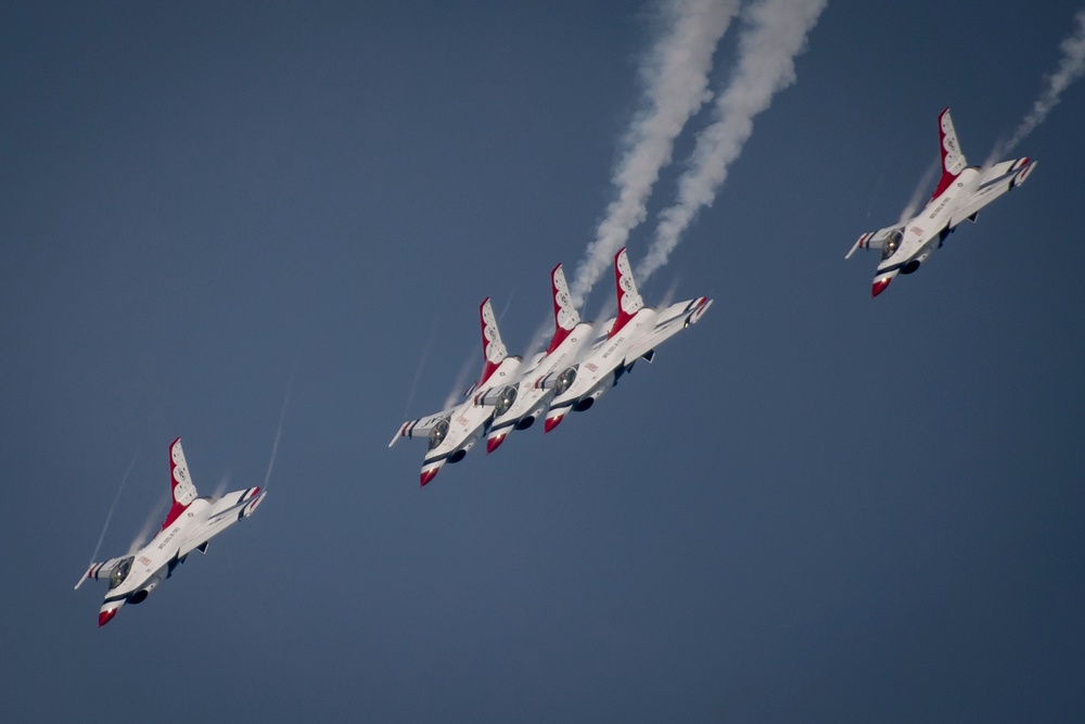 Thunderbirds, Blue Angels duo over Dover