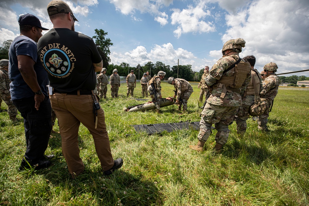 New Jersey MEDEVAC works with Medical Simulation Training Center students