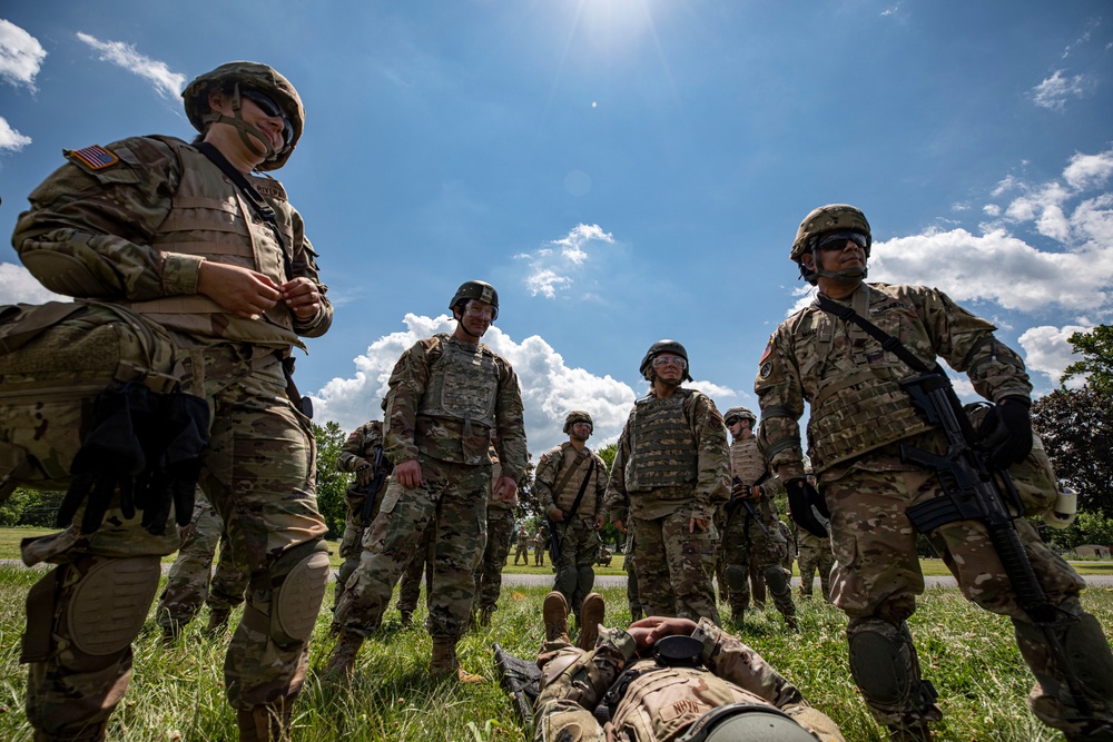 New Jersey MEDEVAC works with Medical Simulation Training Center students