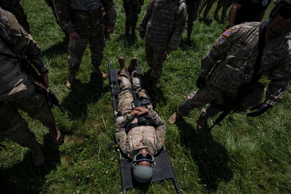 New Jersey MEDEVAC works with Medical Simulation Training Center students