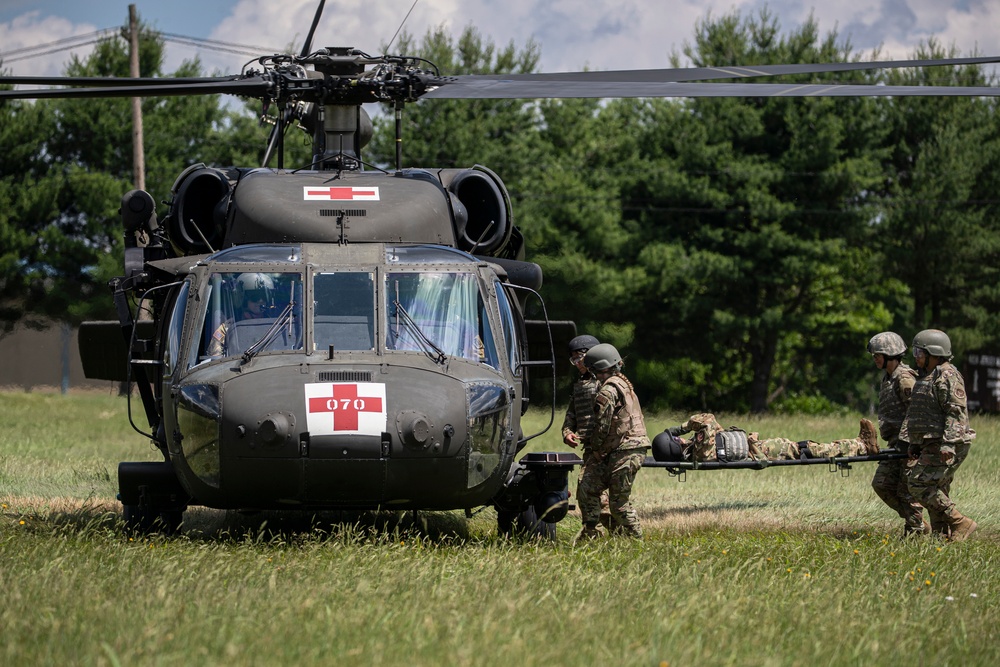 New Jersey MEDEVAC works with Medical Simulation Training Center students