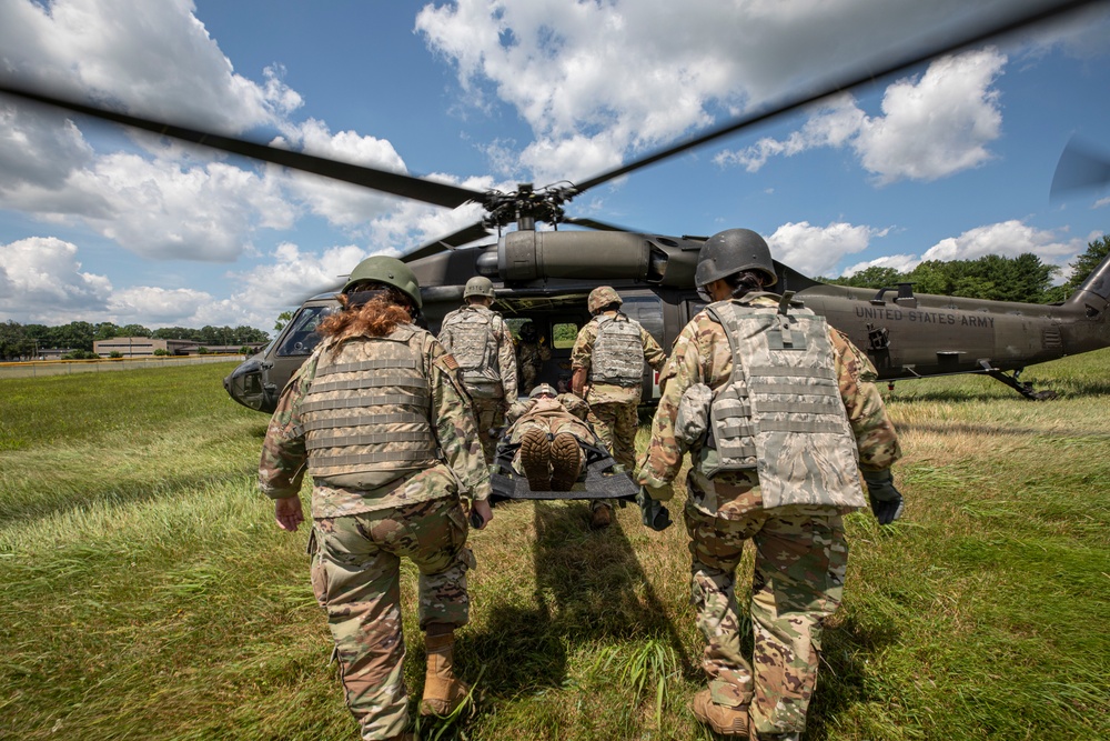 New Jersey MEDEVAC works with Medical Simulation Training Center students