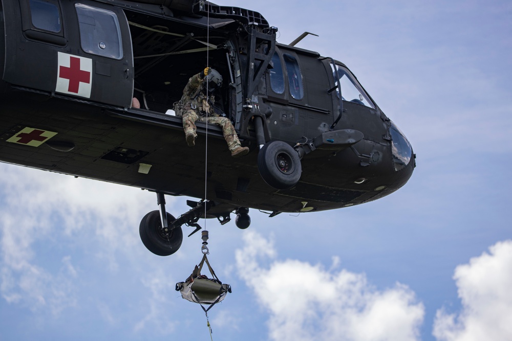 New Jersey MEDEVAC works with Medical Simulation Training Center students