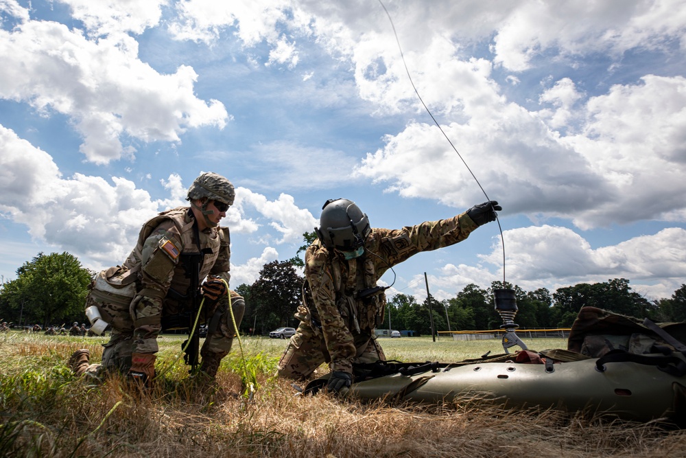 New Jersey MEDEVAC works with Medical Simulation Training Center students