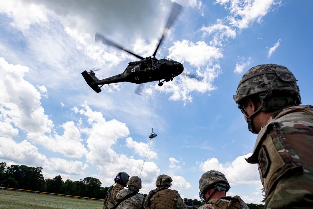 New Jersey MEDEVAC works with Medical Simulation Training Center students