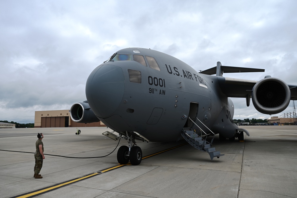 Lookin' at me lookin' at you