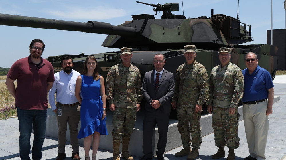 III Armored Corps Commanding General hosts media roundtable