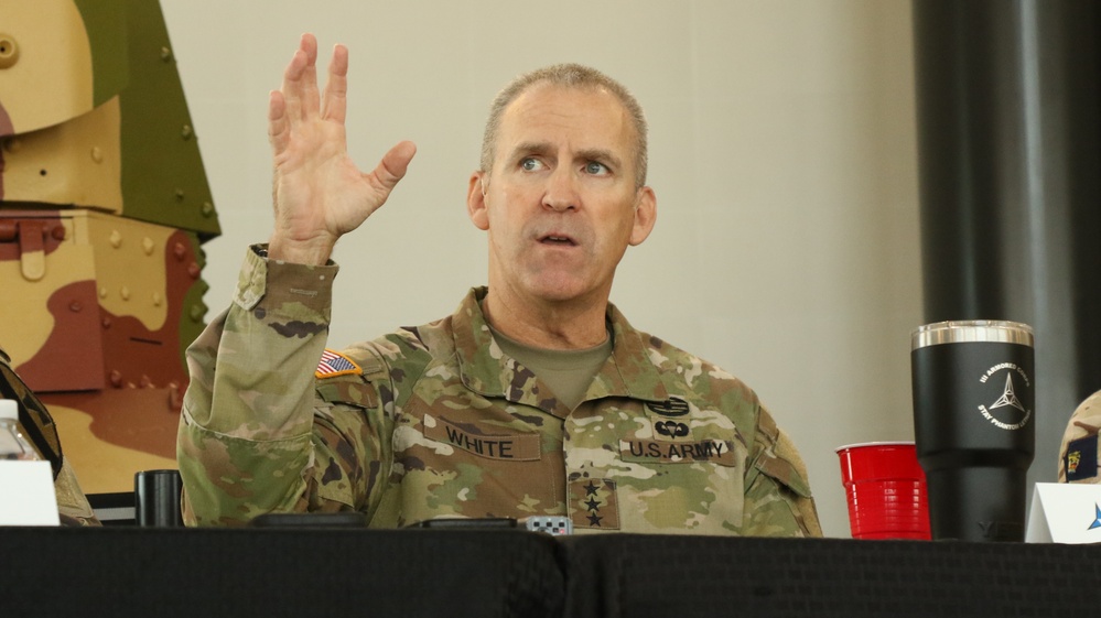 III Armored Corps Commanding General hosts media roundtable