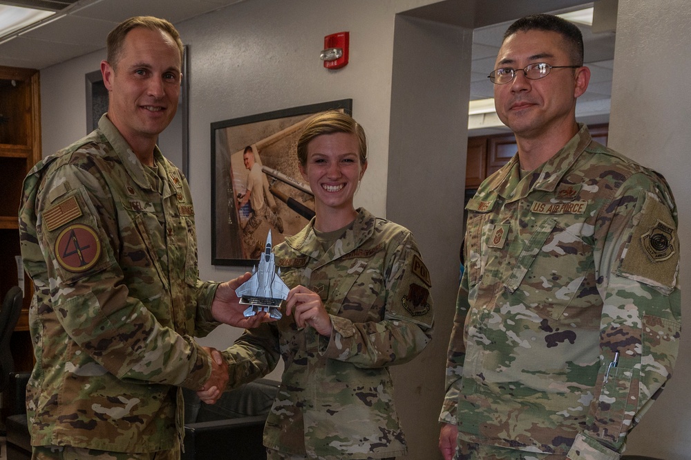 4th FW commander presents quarterly awards