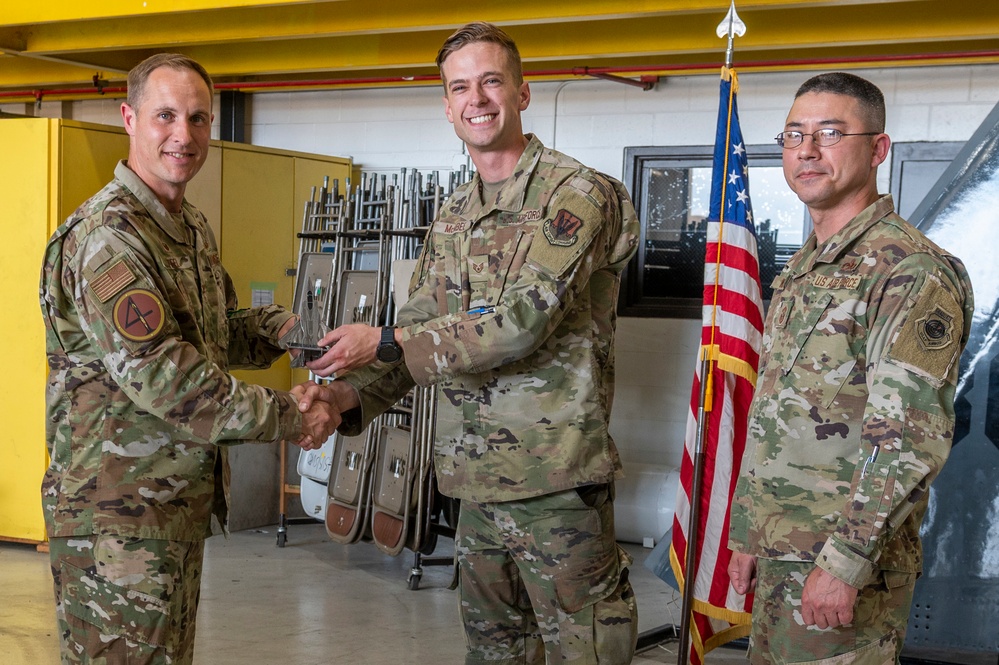 4th FW commander presents quarterly awards