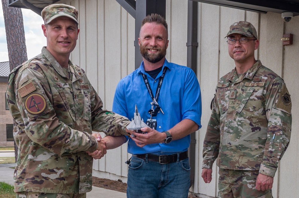 4th FW commander presents quarterly awards