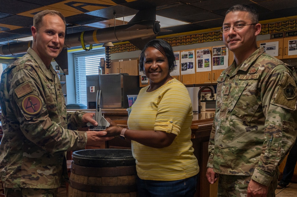 4th FW commander presents quarterly awards