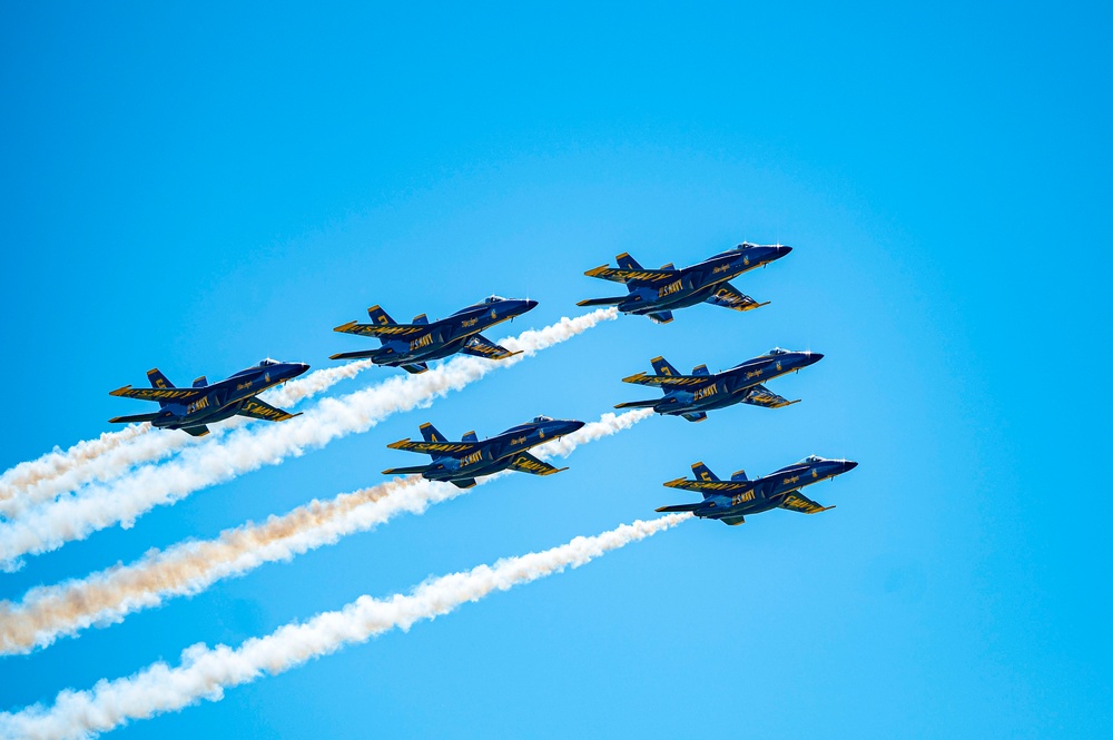 Blue Angels Arrive for Spirit of St. Louis Airshow