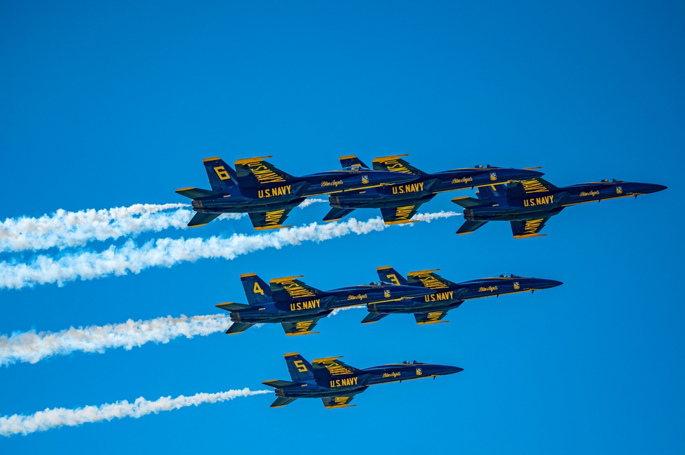 Blue Angels Arrive for Spirit of St. Louis Airshow