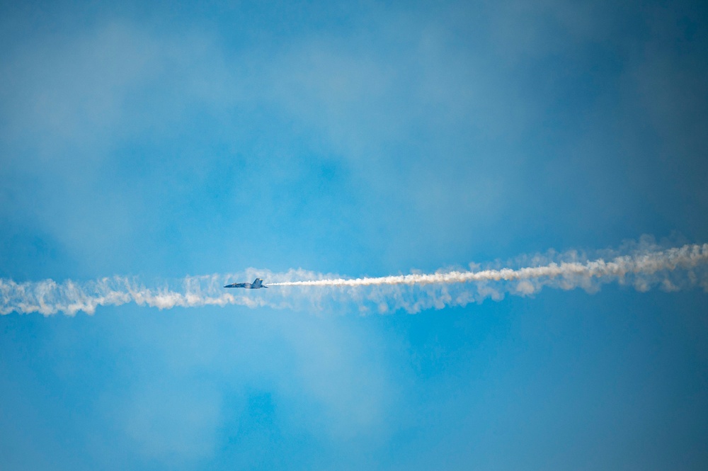 Blue Angels Arrive for Spirit of St. Louis Airshow