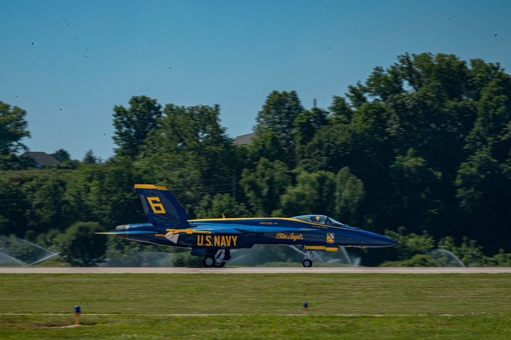 Blue Angels Arrive for Spirit of St. Louis Airshow