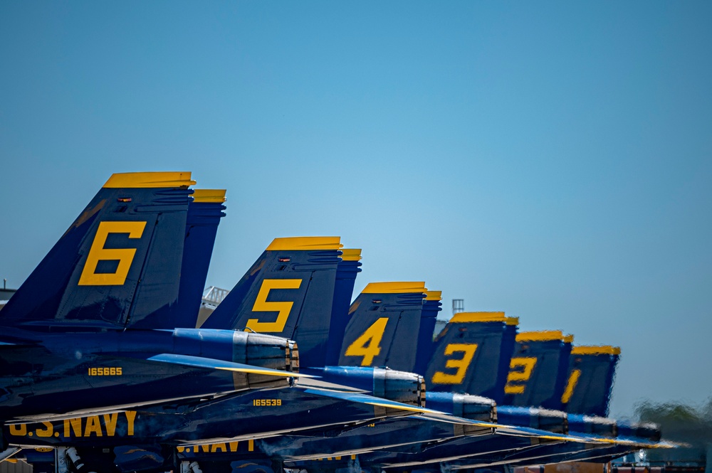 Blue Angels Arrive for Spirit of St. Louis Airshow