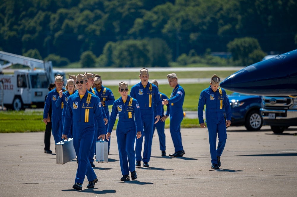 Blue Angels Arrive for Spirit of St. Louis Airshow