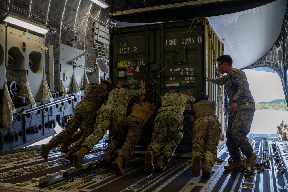 Valiant Shield 22 | C-17 Unload