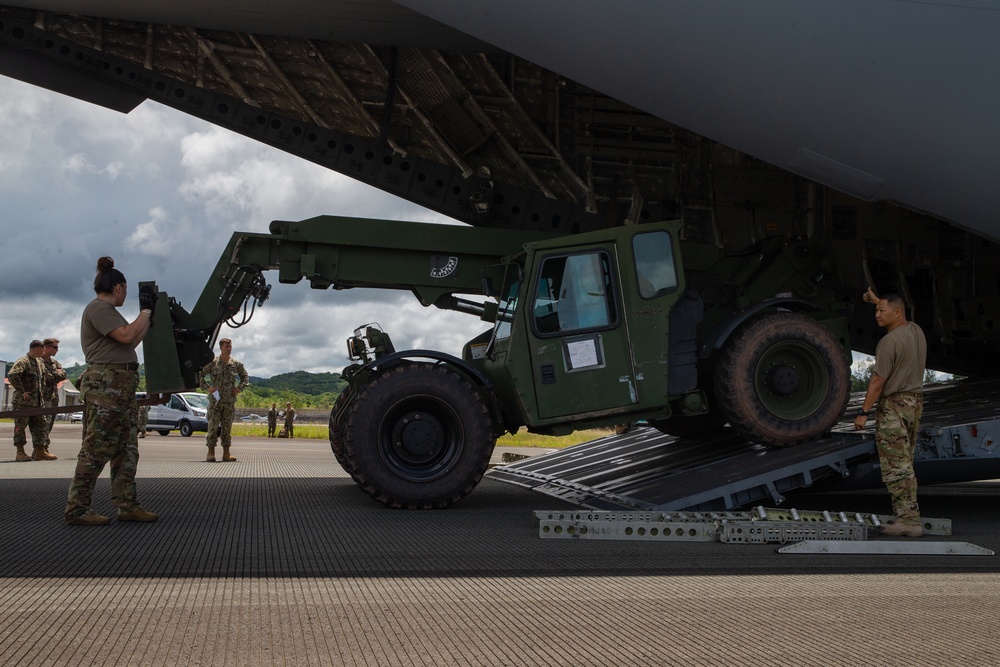 Valiant Shield 22 | C-17 Unload