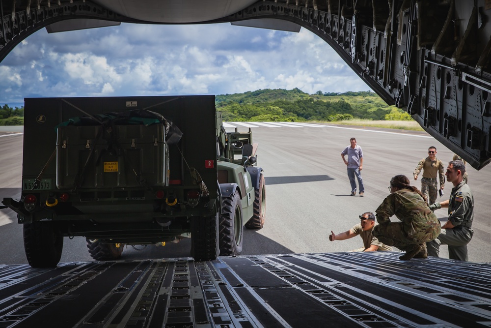 Valiant Shield 22 | C-17 Unload