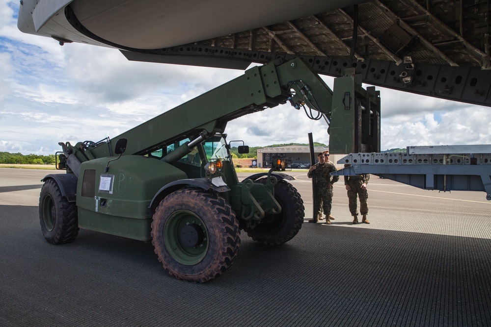 Valiant Shield 22 | C-17 Unload