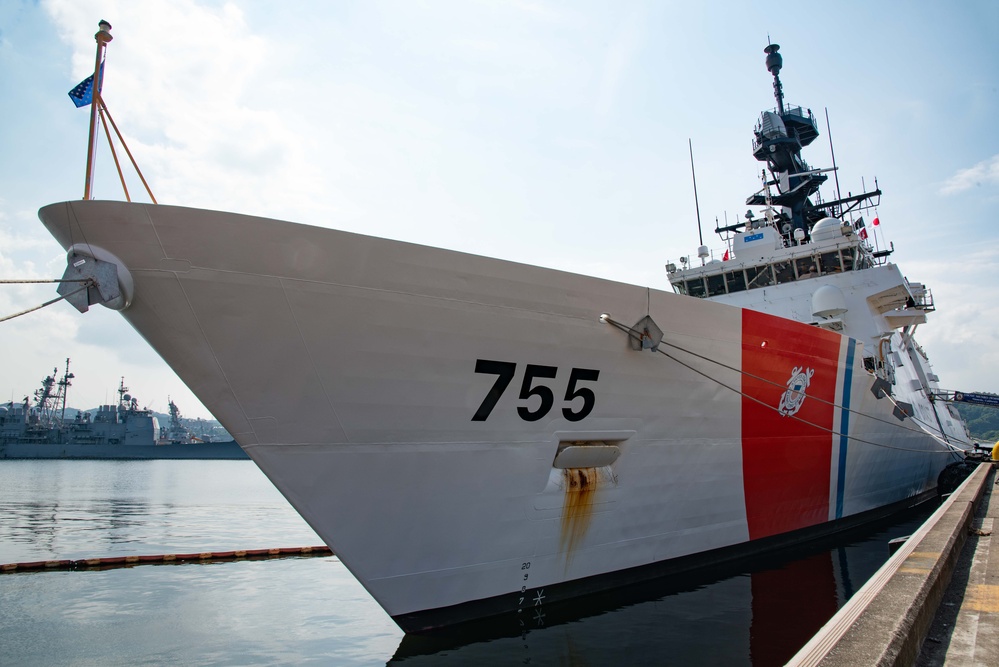 USCGC Munro arrives at CFAY