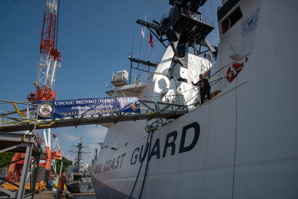 USCGC Munro arrives at CFAY