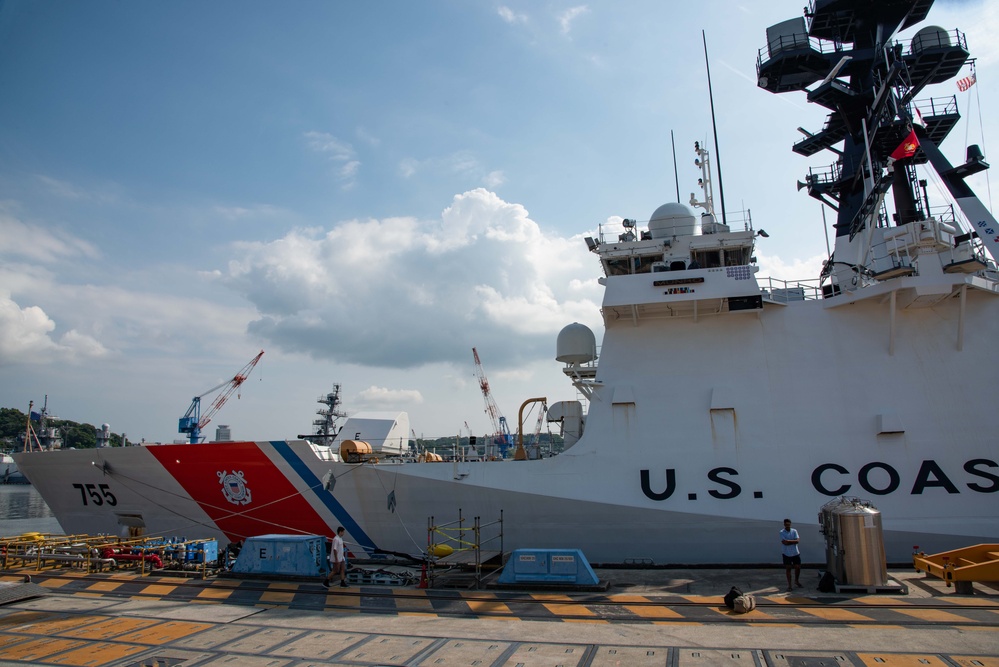 USCGC Munro arrives at CFAY