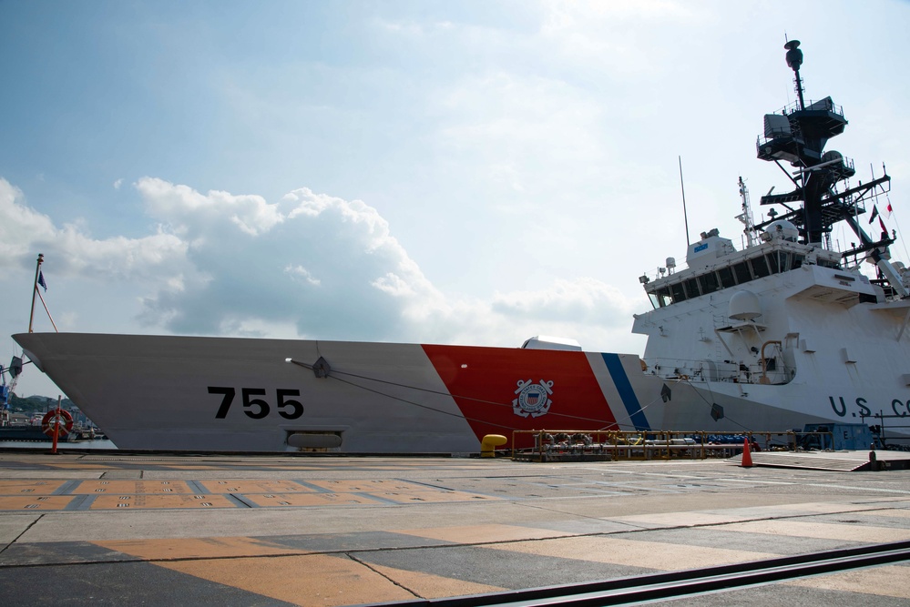 USCGC Munro arrives at CFAY