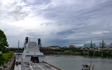 US Navy ships arrive in downtown Portland for 2022 Rose Festival