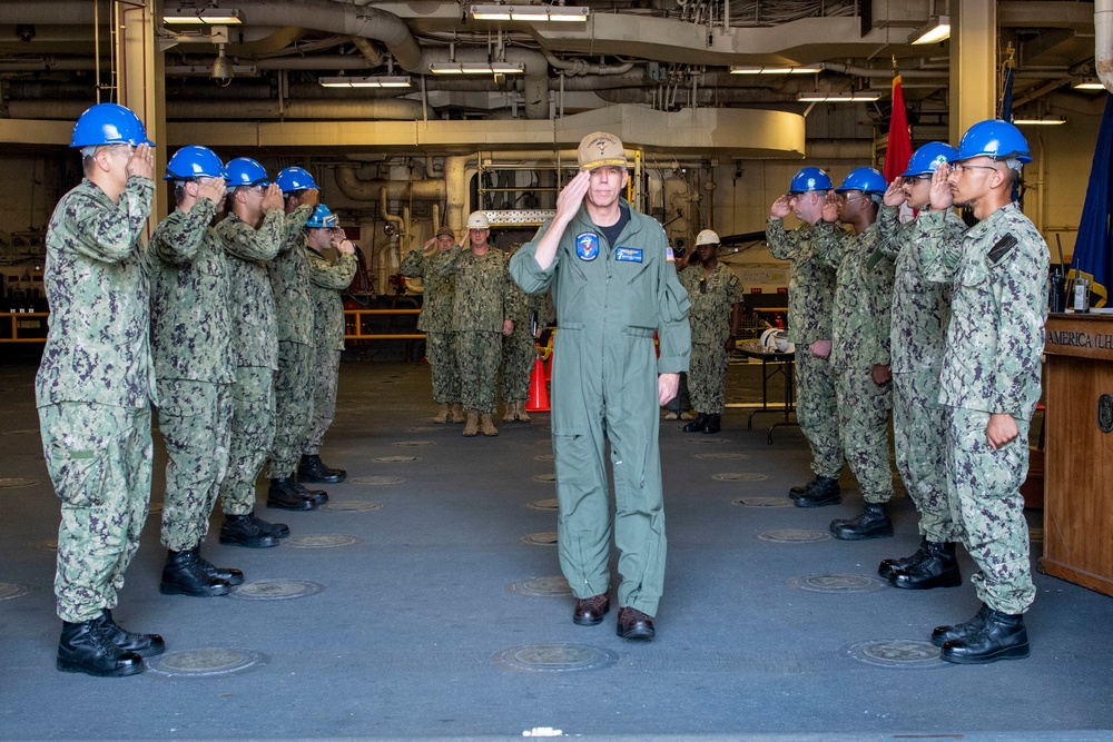 Commander, U.S. 7th Fleet visits USS America (LHA 6)