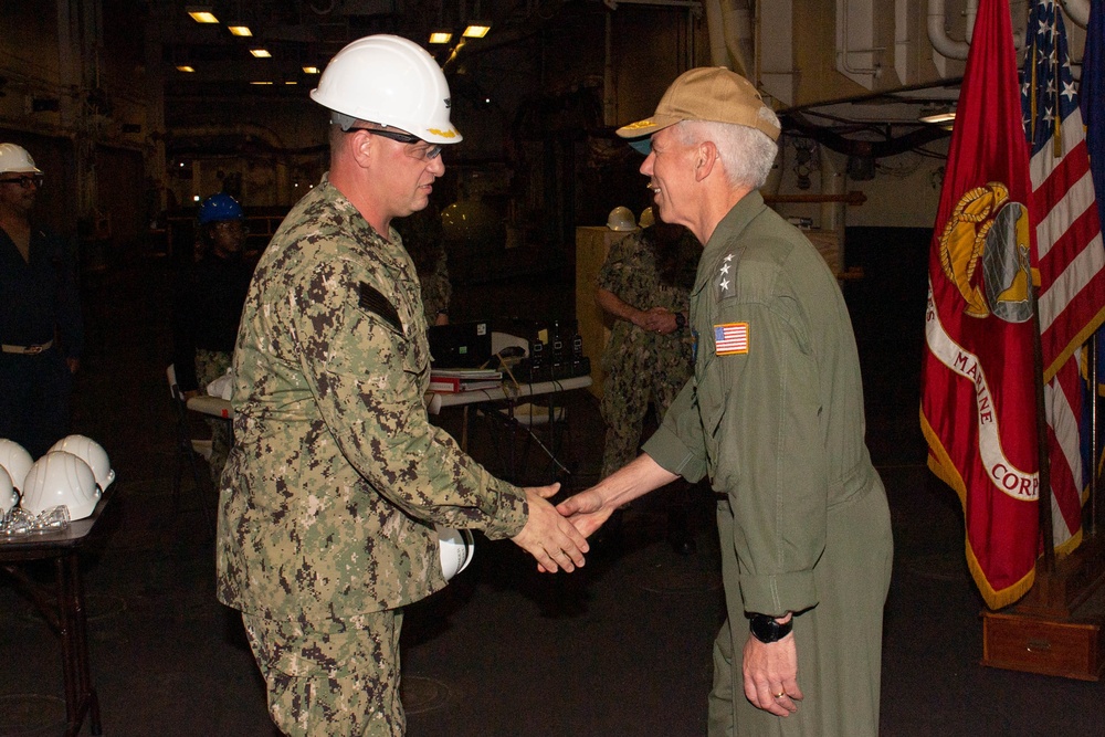 Commander, U.S. 7th Fleet visits USS America (LHA 6)