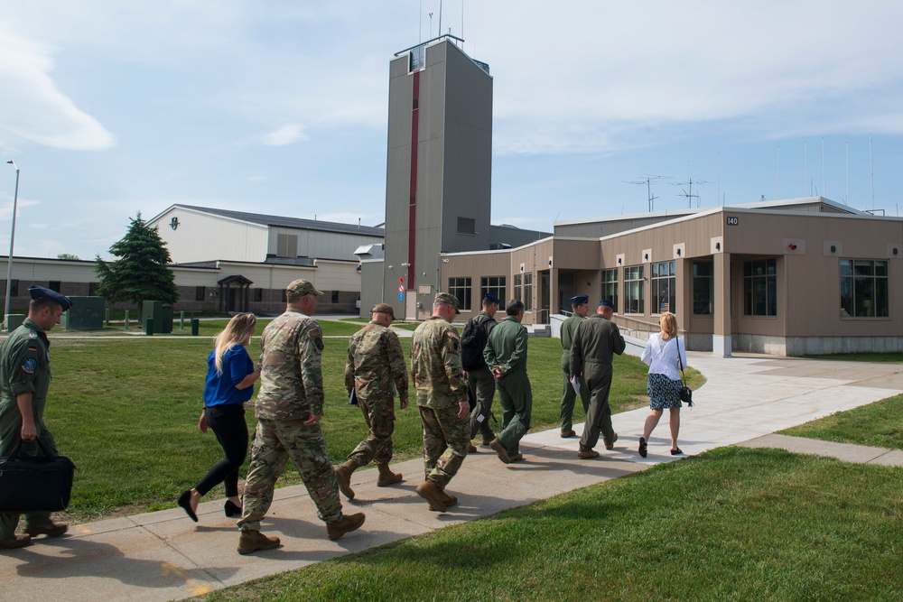 Lt. Gen. Michael A. Loh visits the 158th Fighter Wing