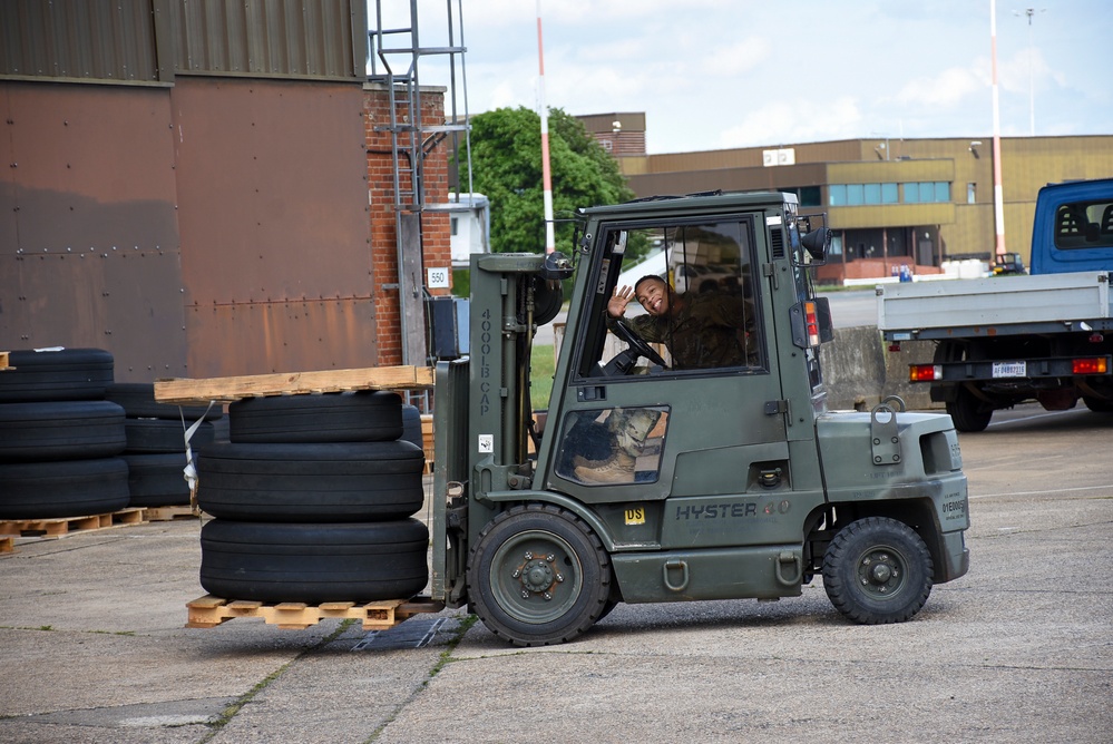 100th LRS provides mass forlkift training to 442d Supply