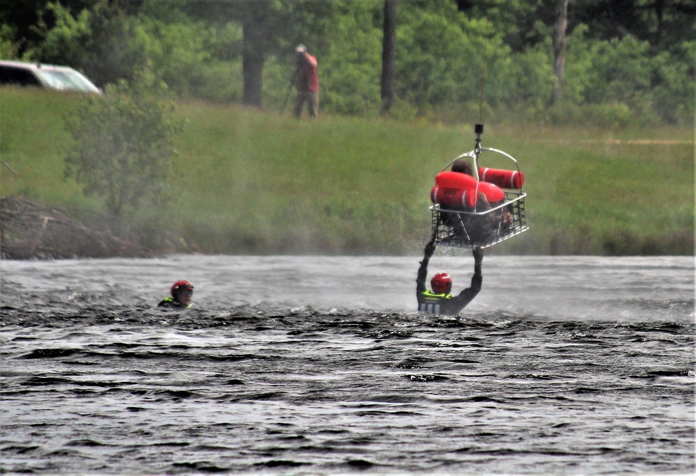 Wisconsin National Guard's 1st Battalion, 147th Aviation Regiment crews hold live-hoist training at Fort McCoy