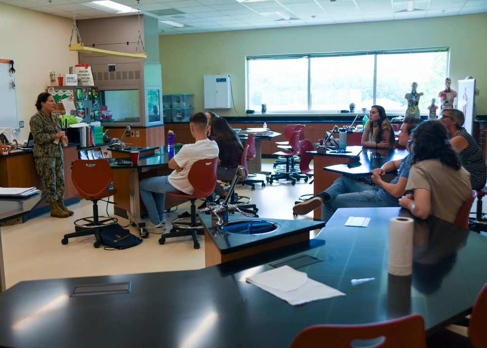 Commanding Officer for Naval Health Clinic Cherry Point visits Lejeune High School students