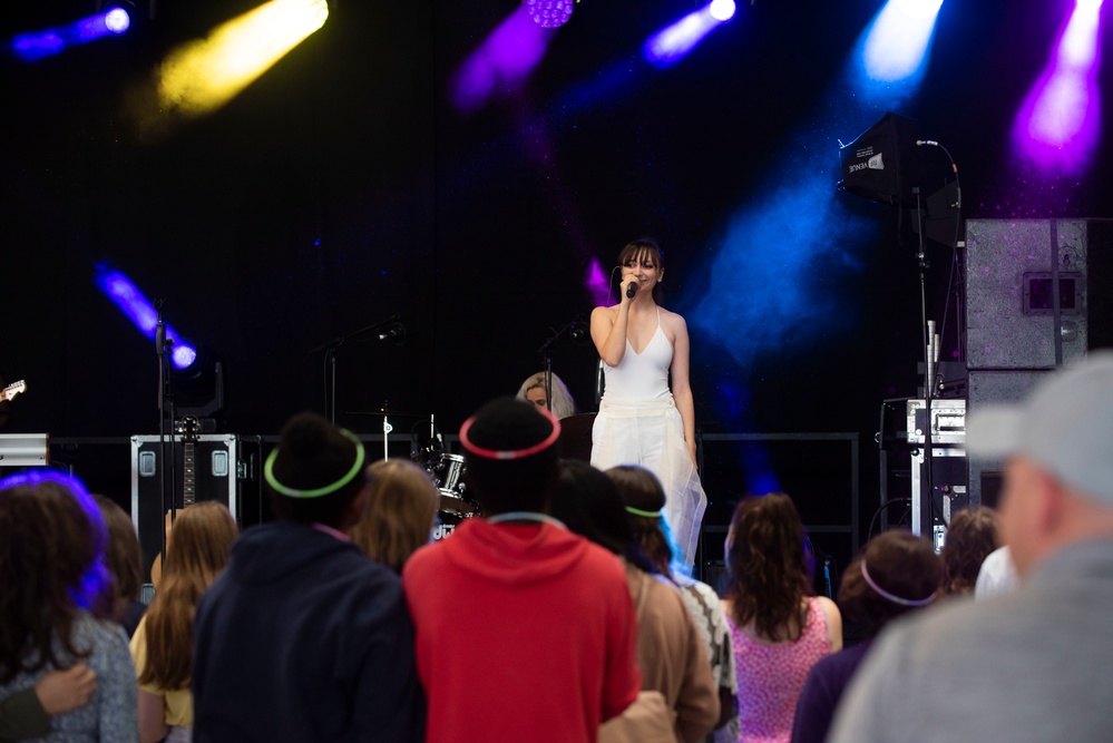 Daya’s music brings smiles to service members and families