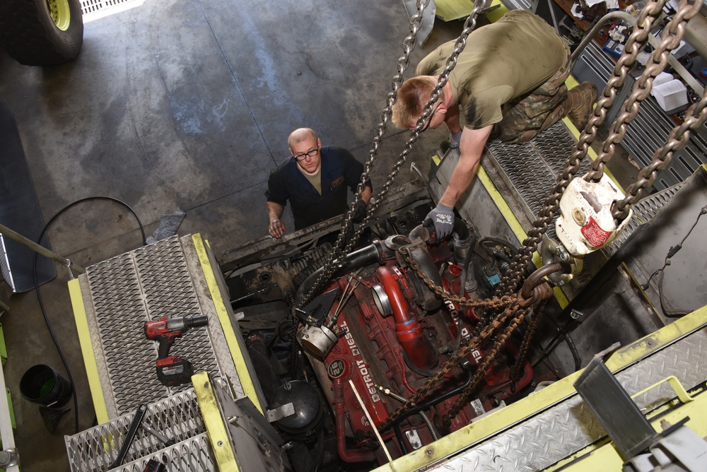 Iowa ANG mechanics remove fire truck engine