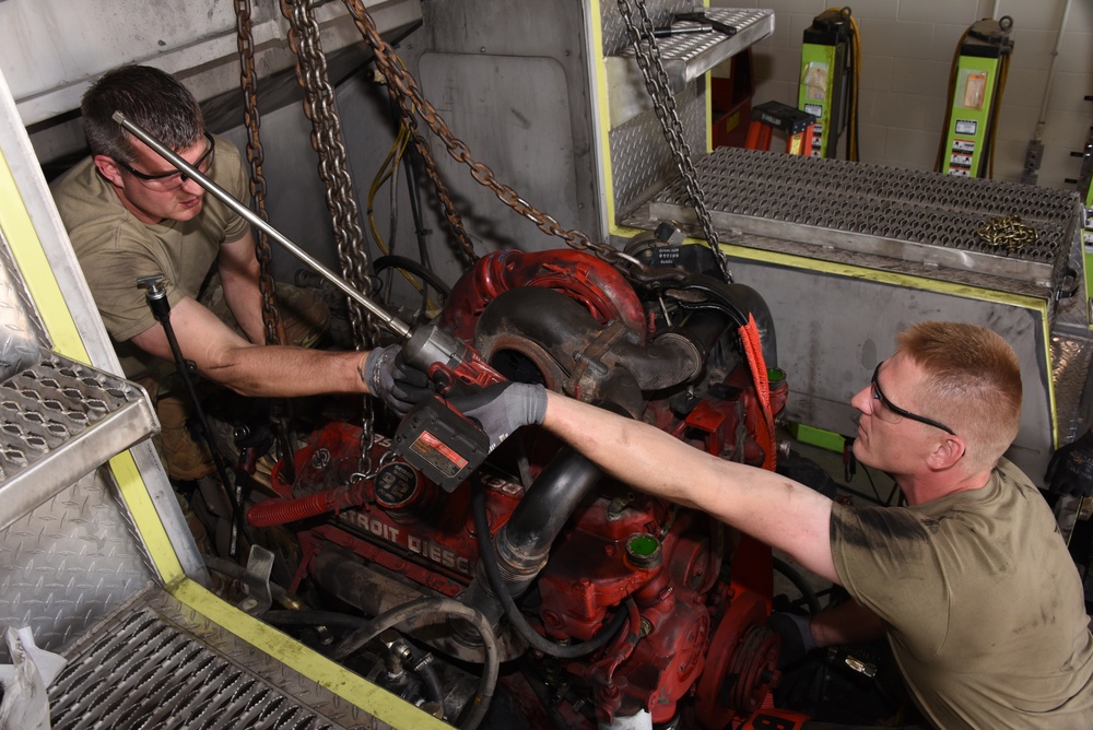 Iowa ANG mechanics remove fire truck engine