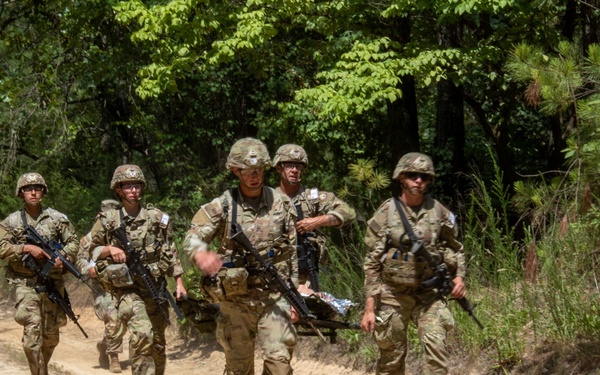 MP NCO provides advice to new leaders
