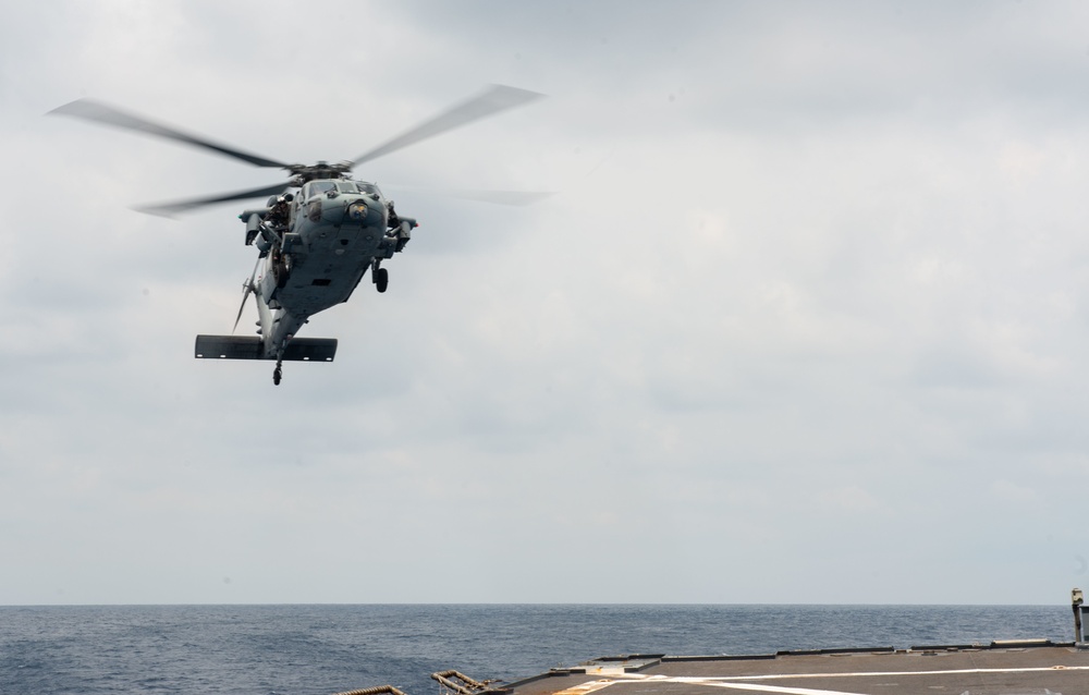 EODMU-5 conducts simulated Helicopter, Visit, Board, Search, and Seizure exercise aboard USS Benfold (DDG 65)