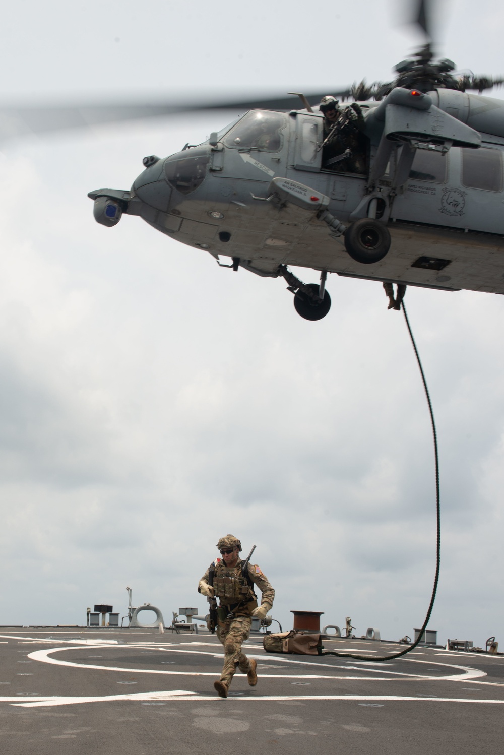 EODMU-5 conducts simulated Helicopter, Visit, Board, Search, and Seizure exercise aboard USS Benfold (DDG 65)