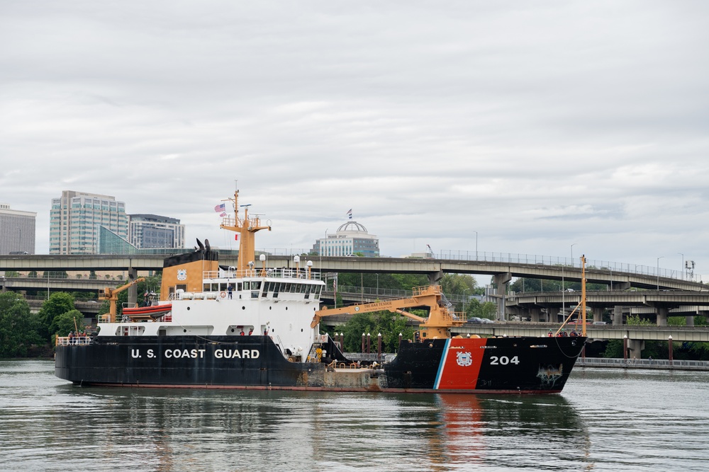 DVIDS Images U.S. Navy Ships arrive for Portland Fleet Week [Image