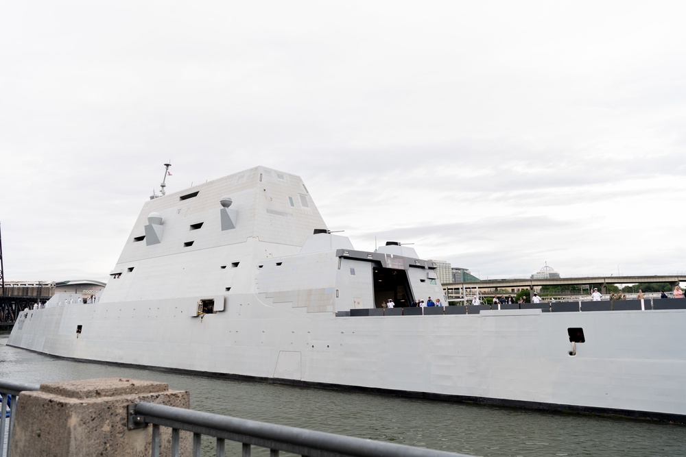 U.S. Navy Ships arrive for Portland Fleet Week