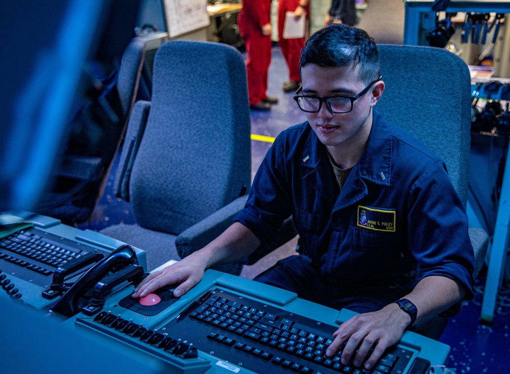 USS Chancellorsville Conducts Routine Maintenance