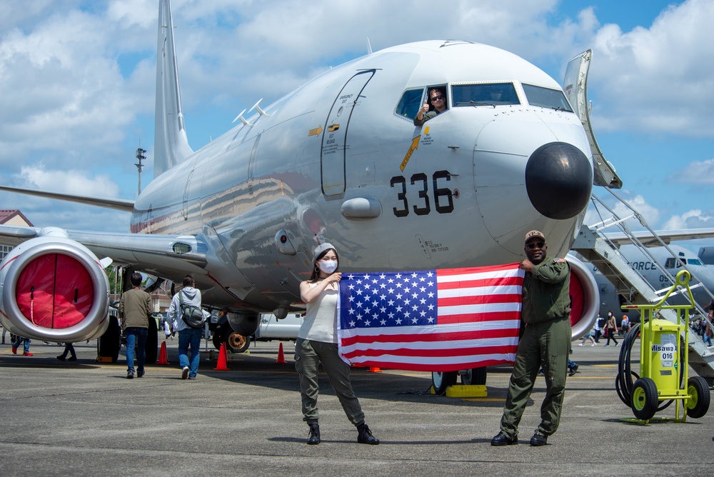 VP-8 Takes Part in Friendship Festival 2022