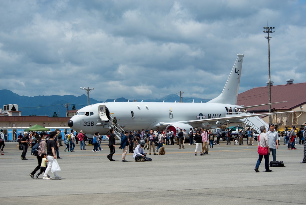 VP-8 Participates in Friendship Festival 2022